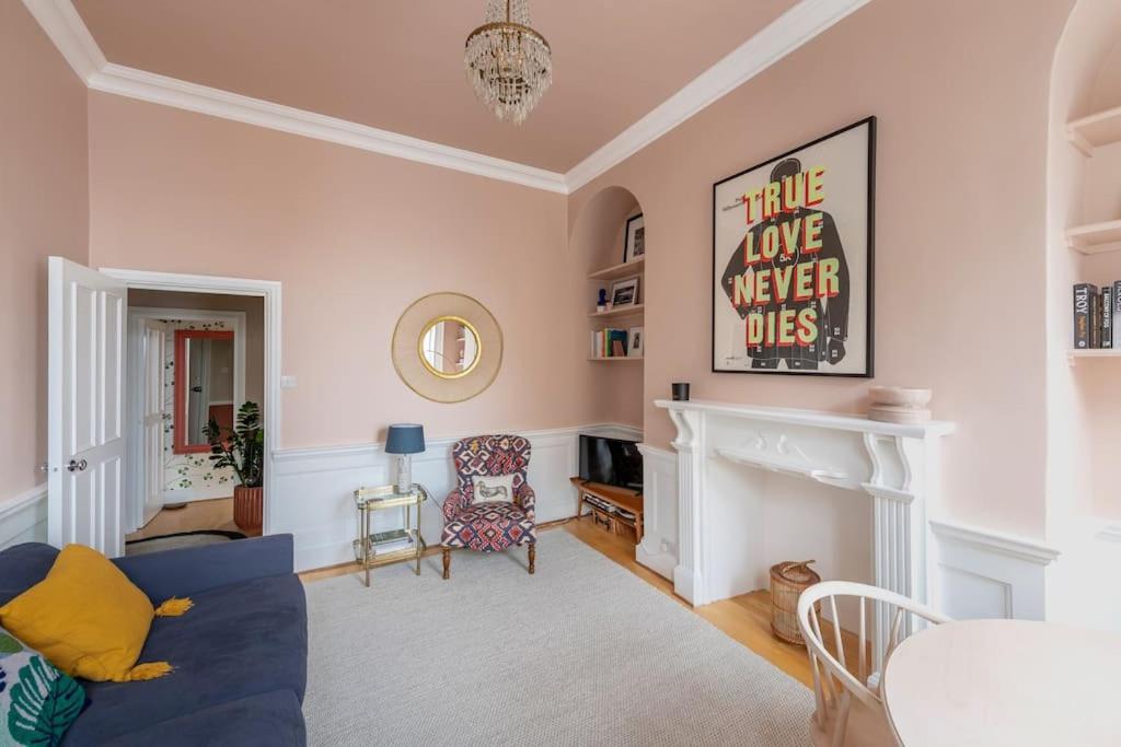 Stylish Central Apartment With Parking - Garden And Workspace Bath Luaran gambar